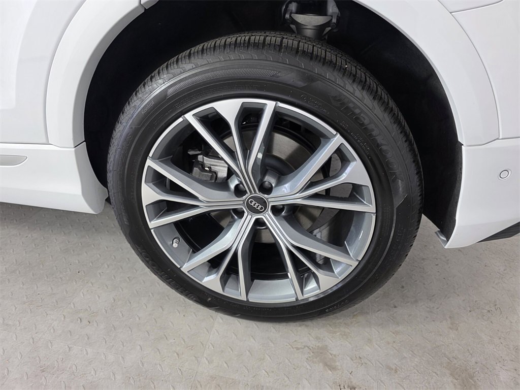 Used 2025 Audi Q8 Premium w/ Convenience Package image 17