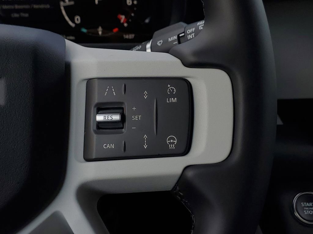Certified 2025 Land Rover Defender 130 X-Dynamic SE image 19