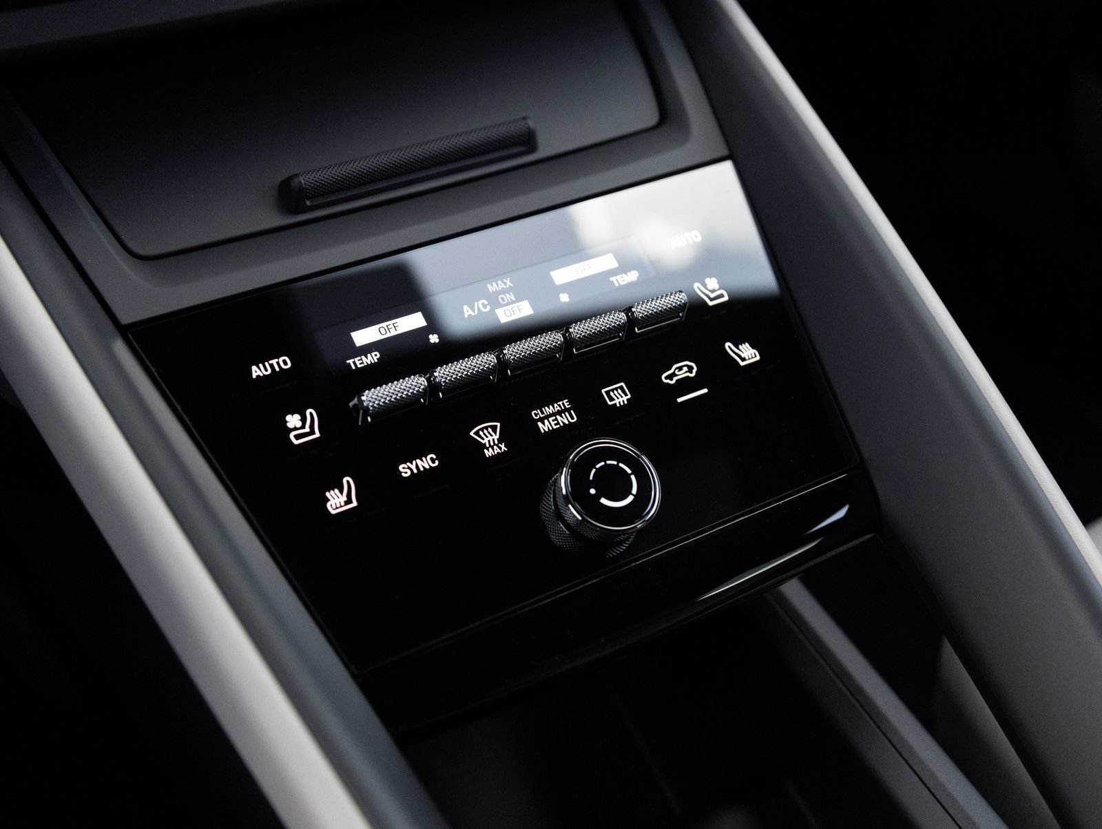 Certified 2026 Porsche Macan 4 Electric AWD/4WD image 26