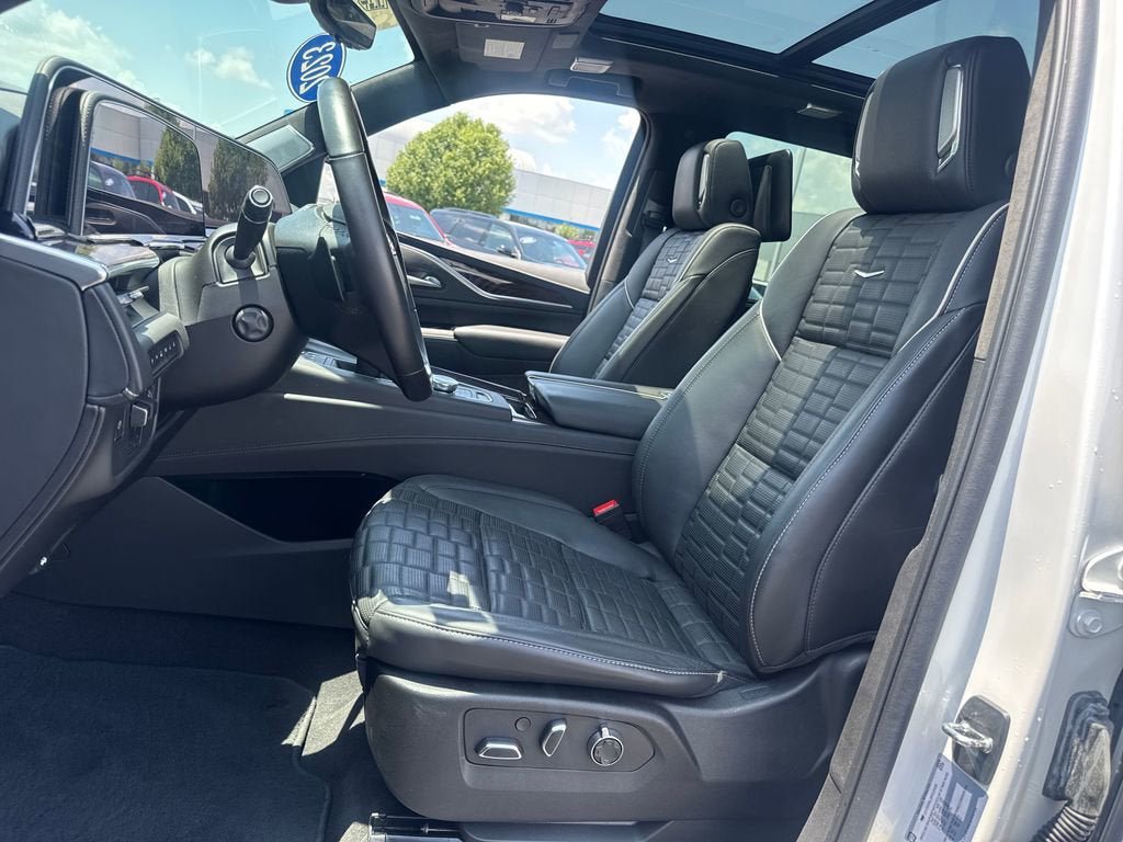 Certified 2023 Cadillac Escalade Sport Platinum w/ LPO, ONYX Package AWD/4WD image 18