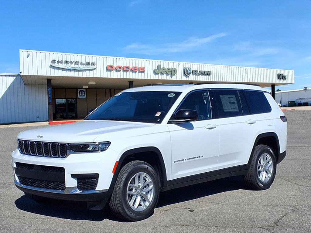 New 2025 Jeep Grand Cherokee L Laredo image 1