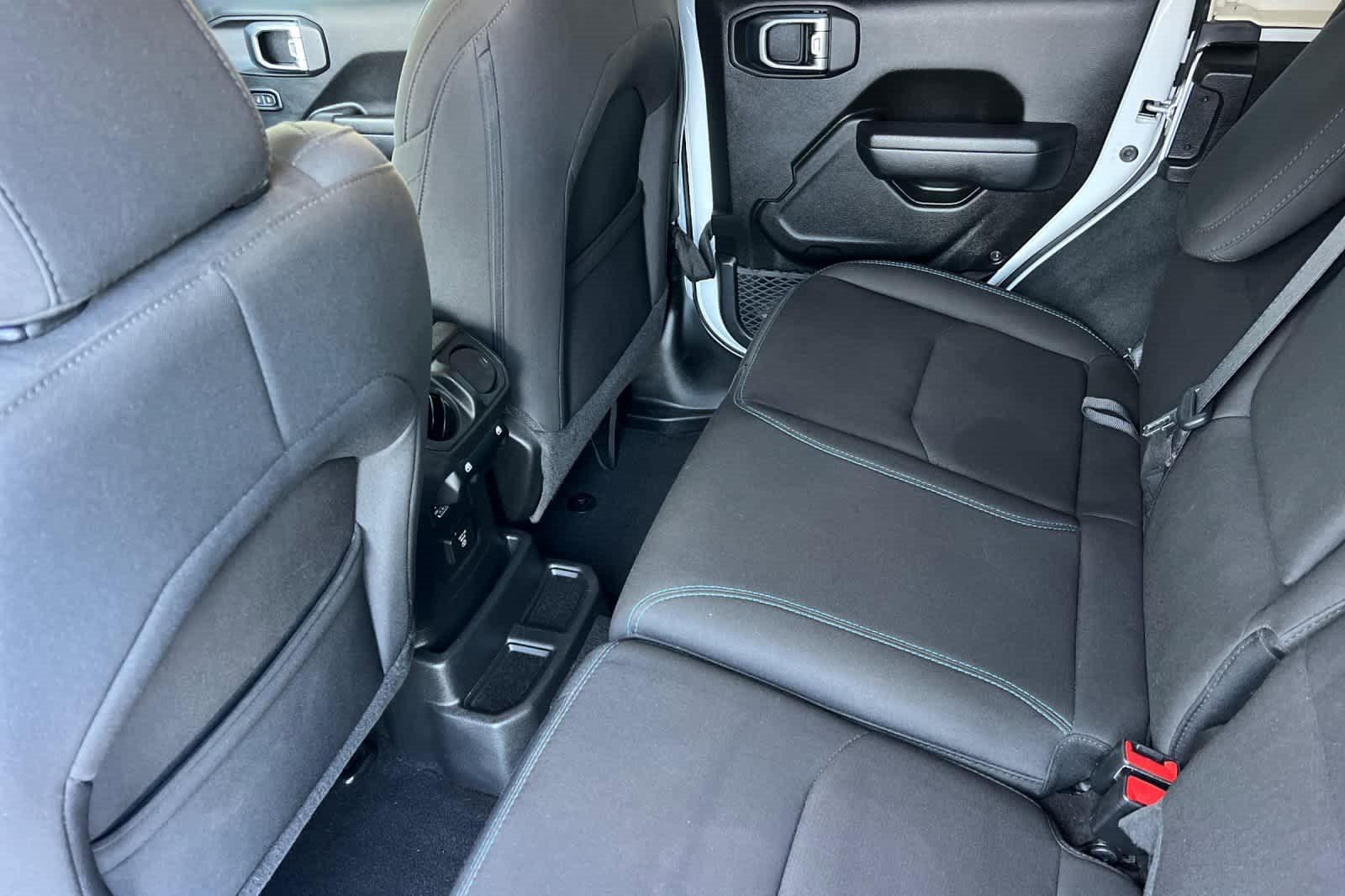 Used 2023 Jeep Wrangler Unlimited Rubicon 4xe image 4