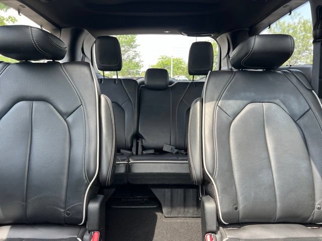 Used 2025 Chrysler Pacifica Limited FWD image 33