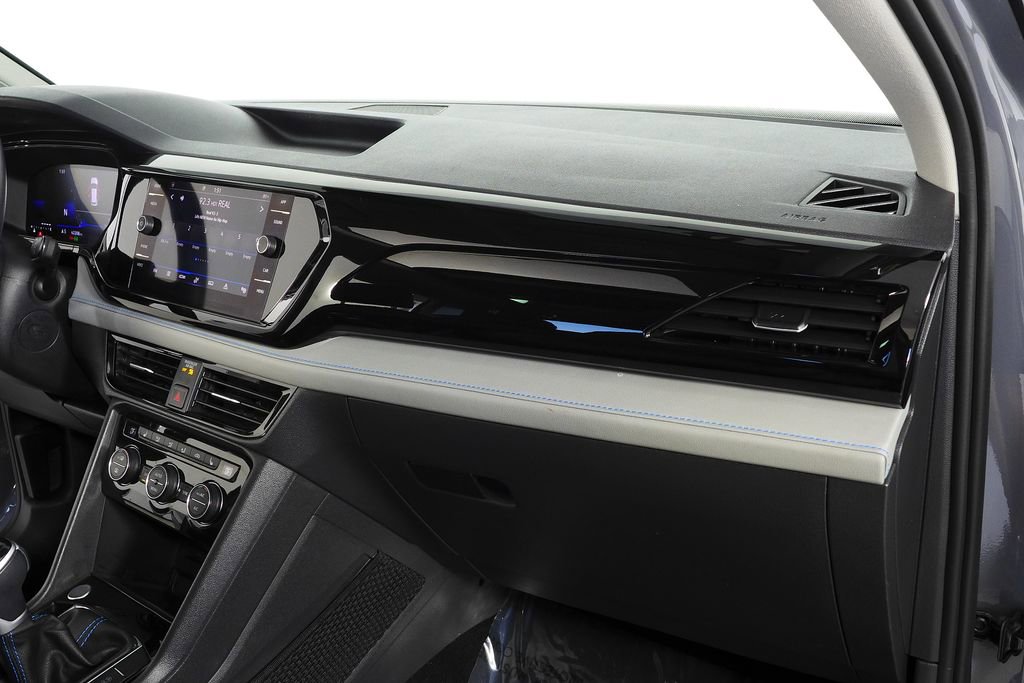 Used 2024 Volkswagen Taos SE image 14