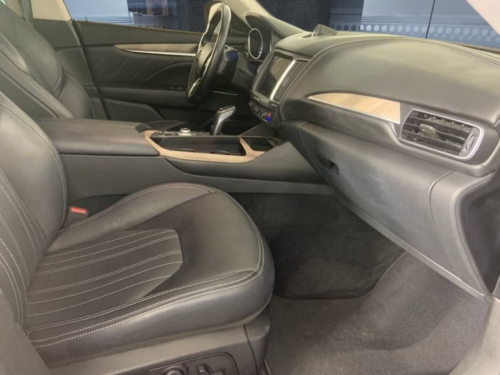 Used 2019 Maserati Levante GranLusso AWD/4WD image 16