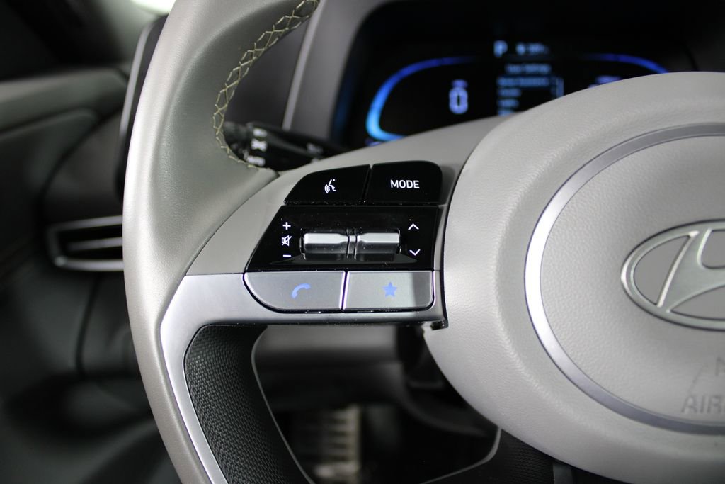 Certified 2025 Hyundai Elantra Sport image 25