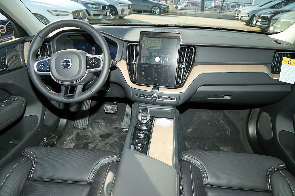 New 2026 Volvo XC60 B5 Ultra w/ Climate Package image 23
