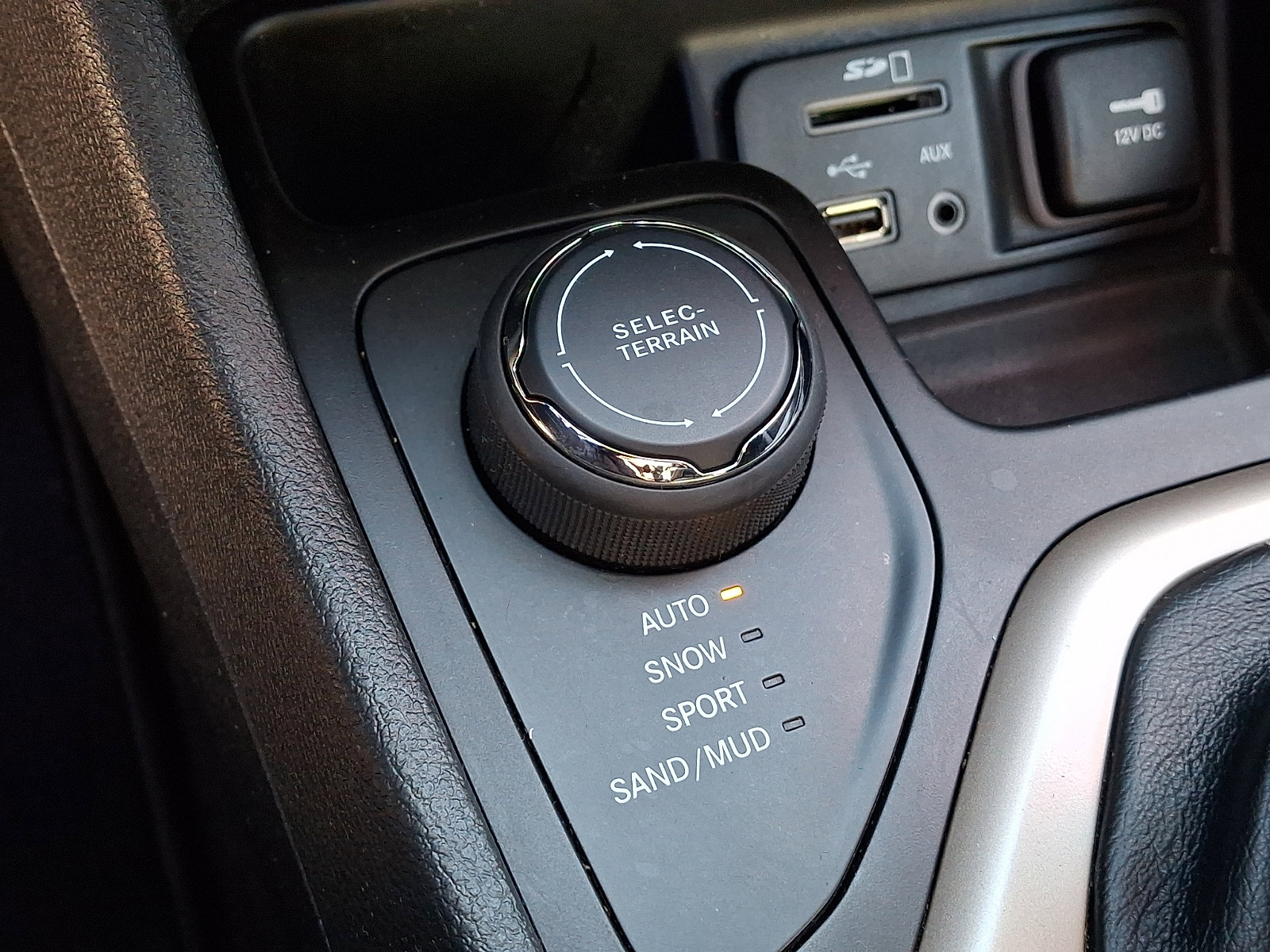 Certified 2016 Jeep Cherokee Limited w/ Luxury Group image 25