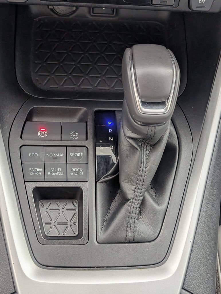 Used 2022 Toyota RAV4 XLE Premium AWD/4WD image 25