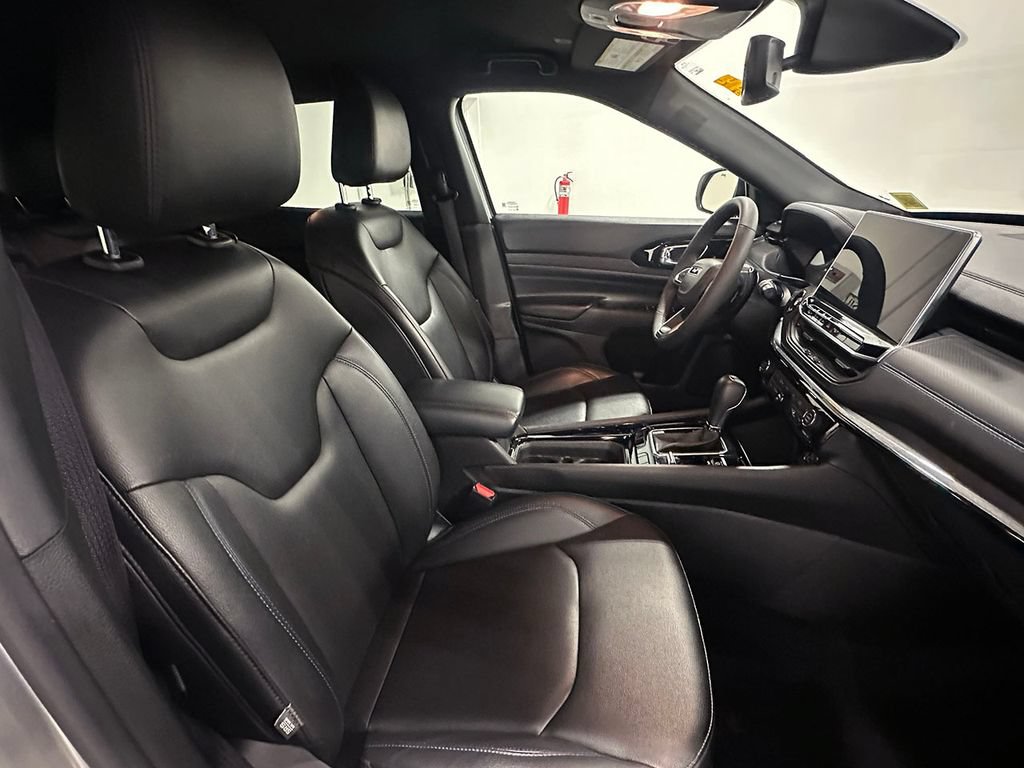 Used 2026 Jeep Compass Limited AWD/4WD image 27