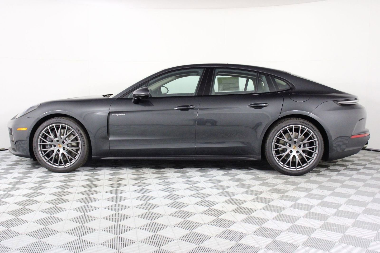 New 2026 Porsche Panamera 4 image 2