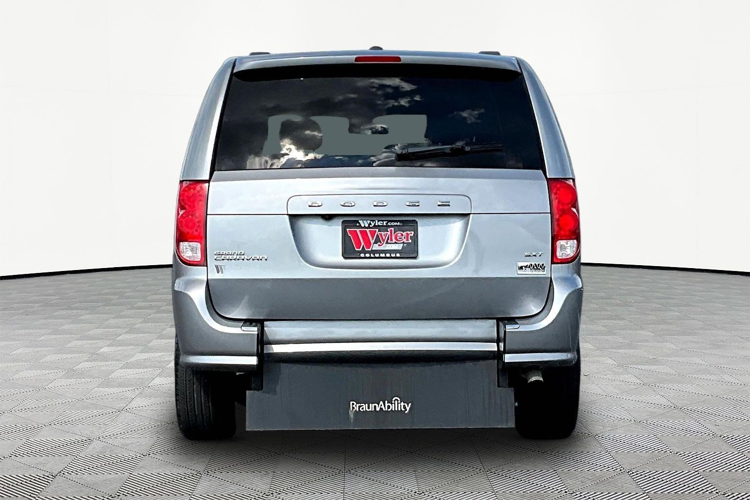 Used 2020 Dodge Grand Caravan SXT FWD image 5