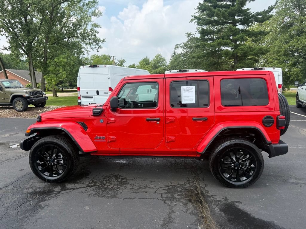 Used 2025 Jeep Wrangler Unlimited Sahara w/ Safety Group AWD/4WD image 7