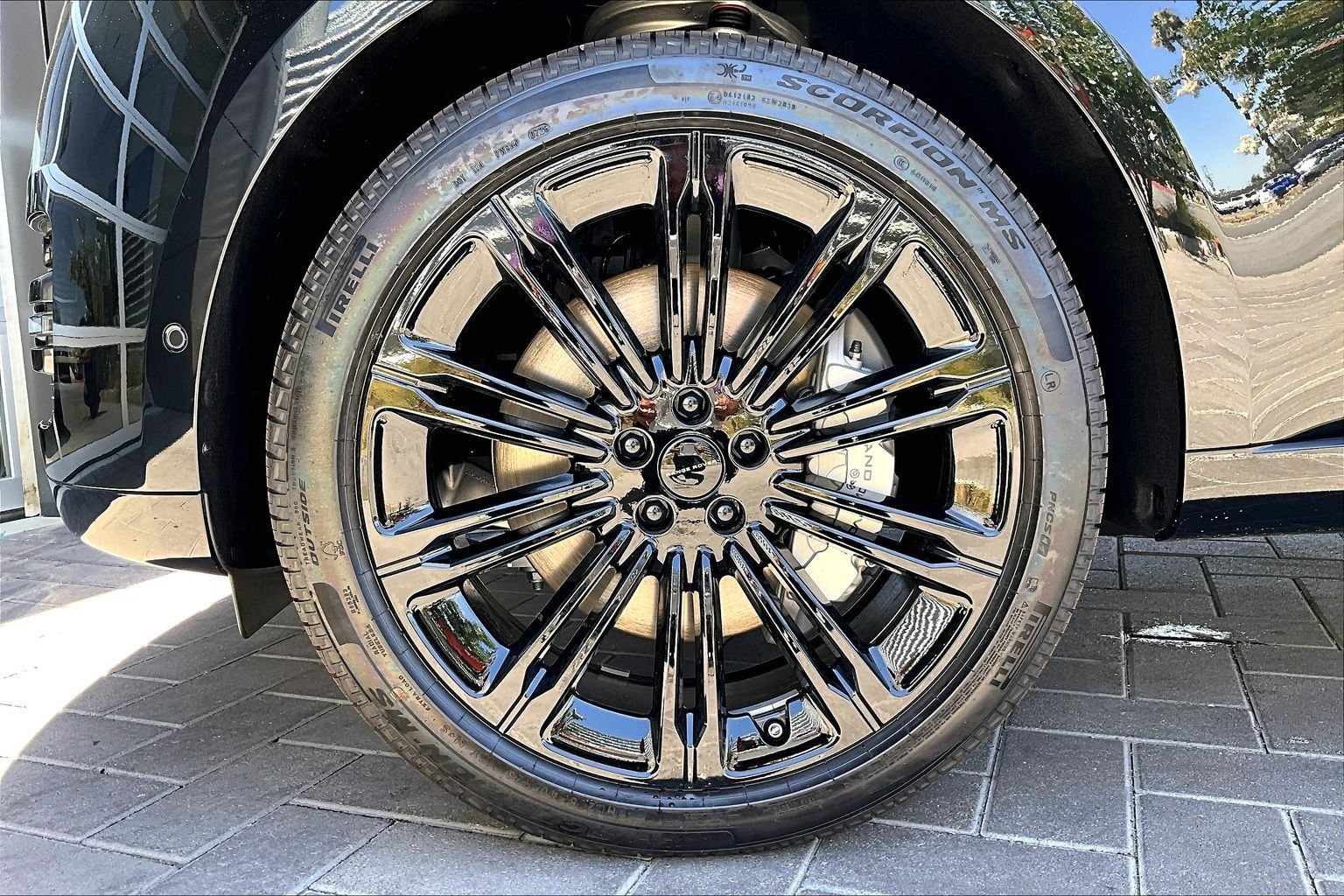 New 2026 Land Rover Range Rover Long Wheelbase SE AWD/4WD image 13