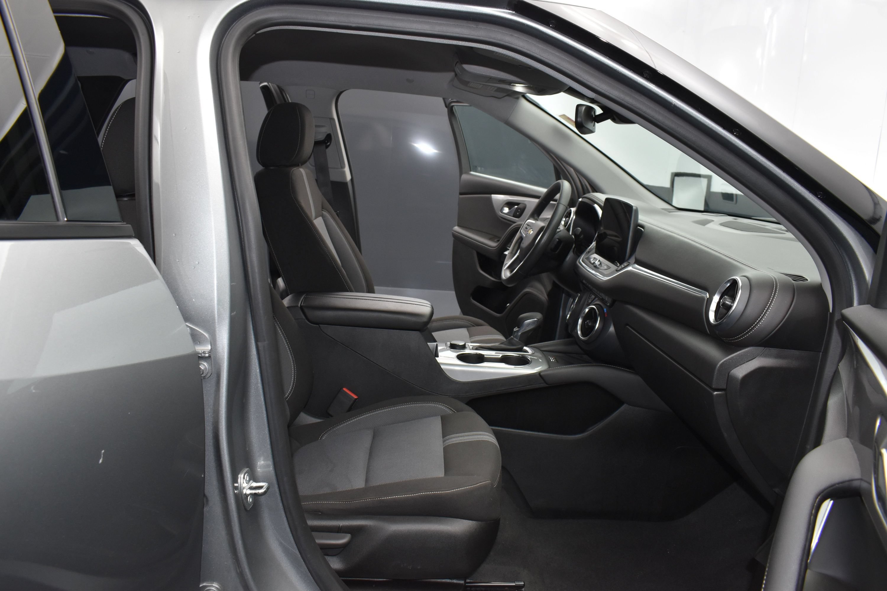 Used 2023 Chevrolet Blazer LT w/ Convenience Package FWD image 19