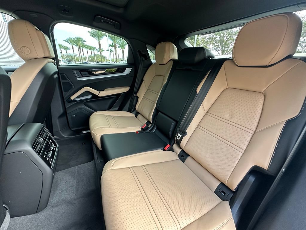 Used 2026 Porsche Cayenne Coupe AWD/4WD image 37