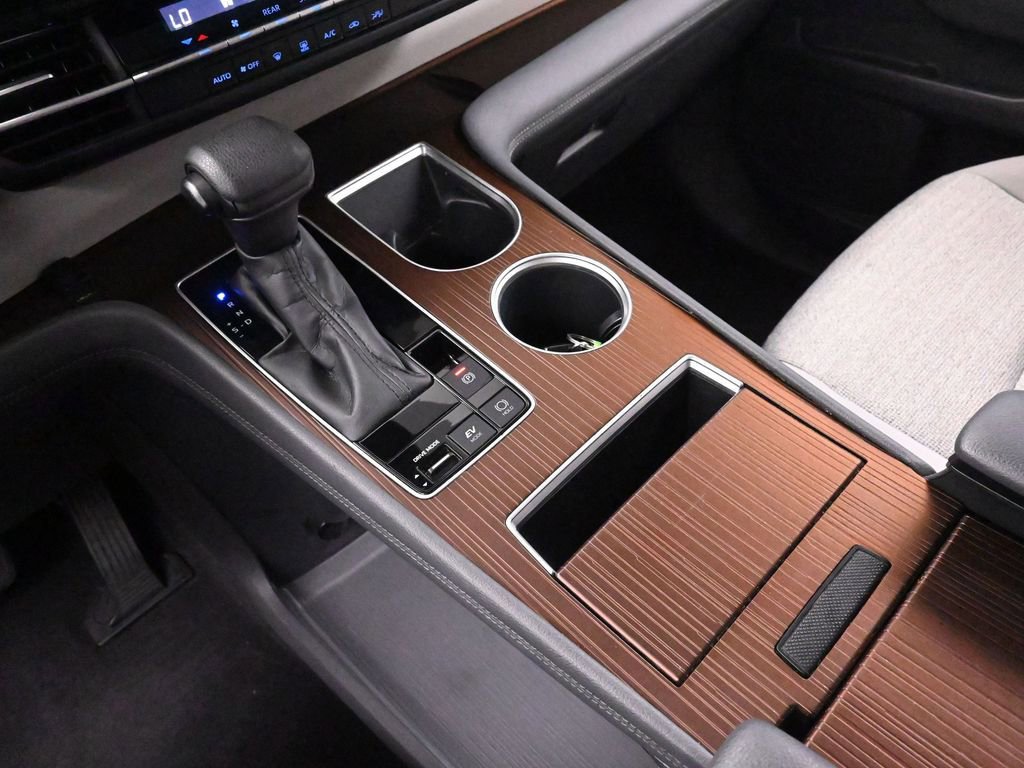 Used 2022 Toyota Sienna LE image 32