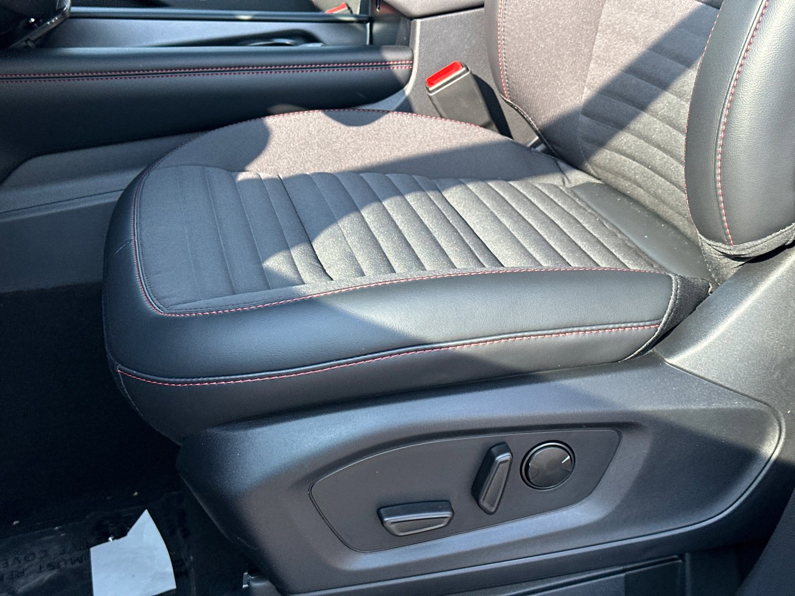 New 2025 Ford Explorer ST-Line w/ Premium Package image 17