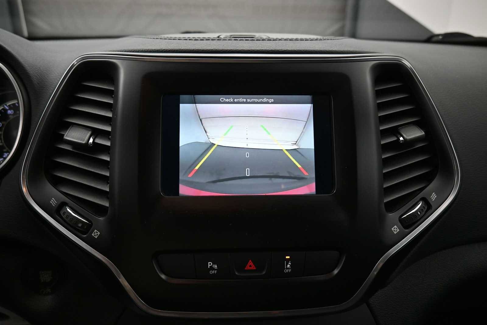 Used 2021 Jeep Cherokee Latitude Plus AWD/4WD image 8