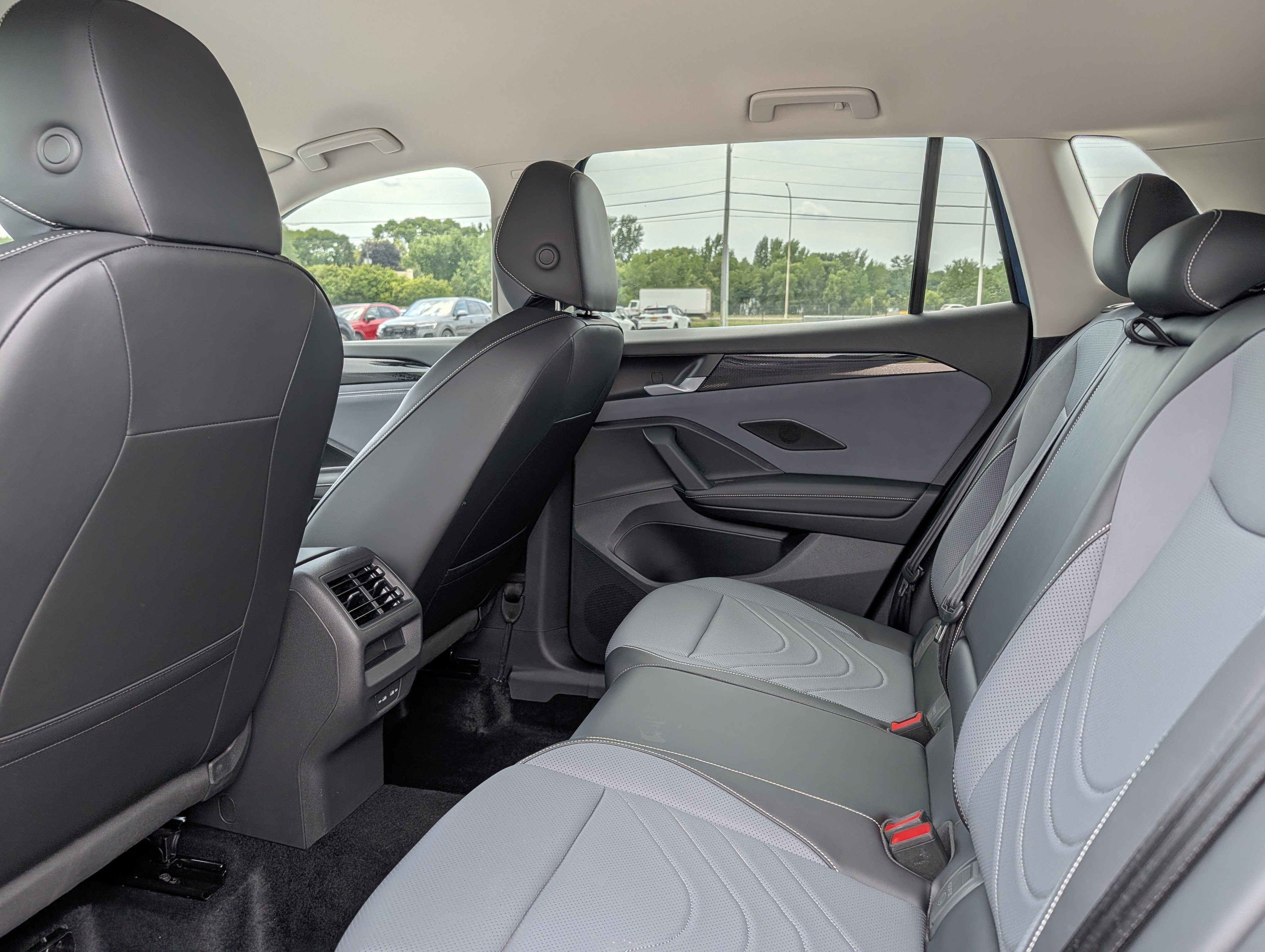 Certified 2026 Volkswagen Tiguan SE AWD/4WD image 21