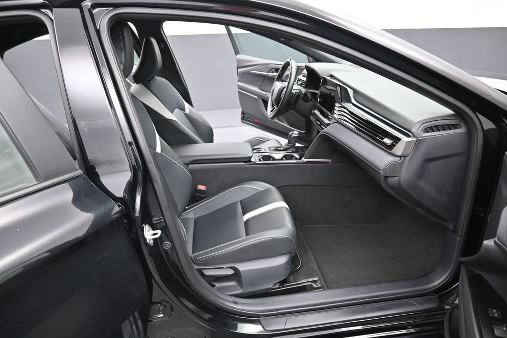 Used 2025 Toyota Camry SE FWD image 32