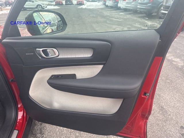 Certified 2023 Volvo XC40 B5 Plus w/ Climate Package image 4