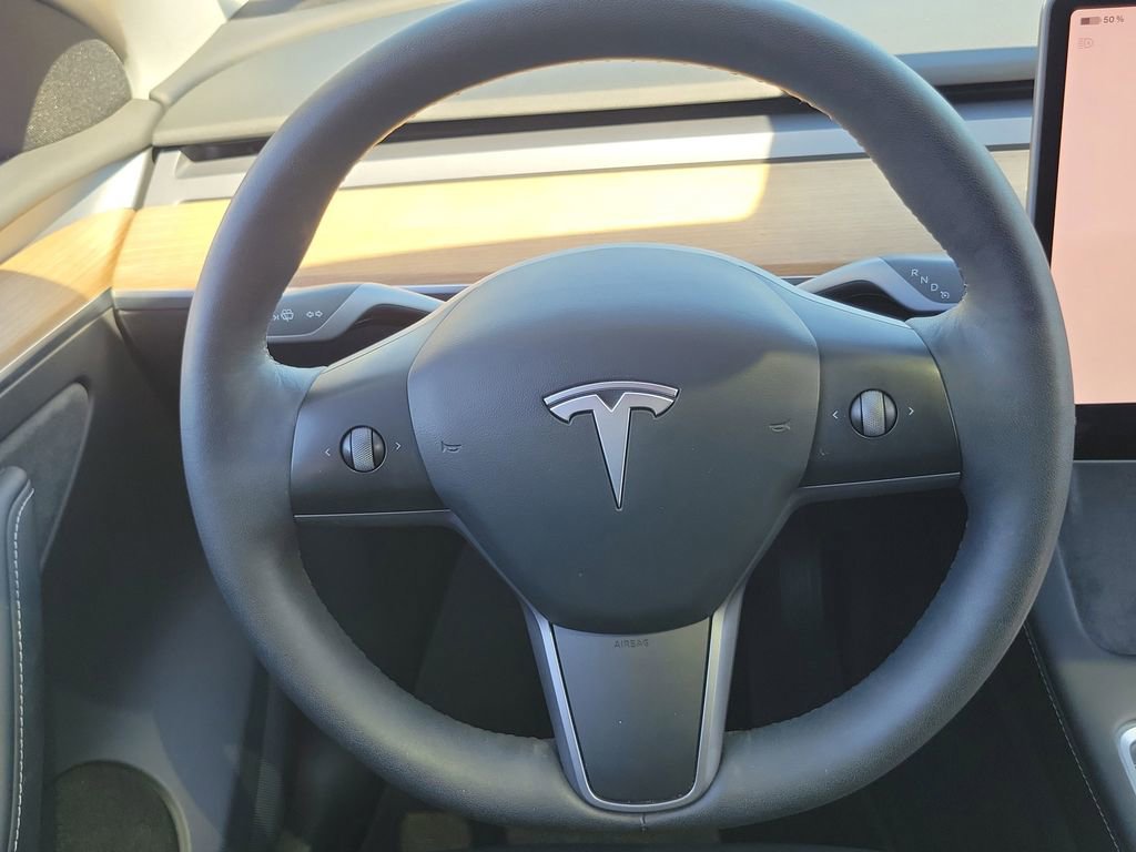 Used 2022 Tesla Model Y Long Range image 21