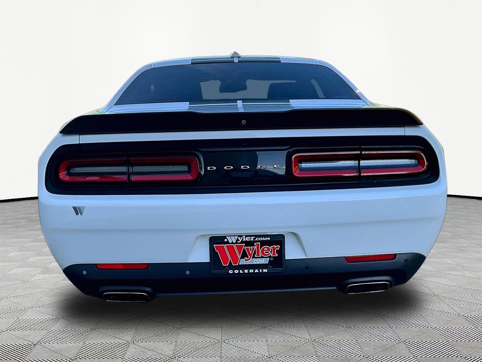 Used 2016 Dodge Challenger SXT Plus RWD image 5
