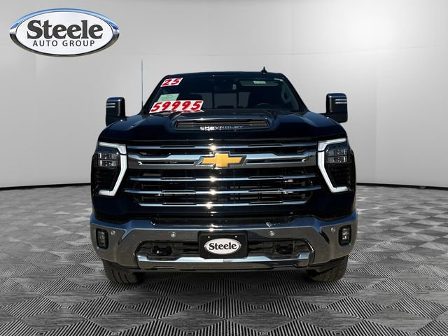Used 2025 Chevrolet Silverado 2500 LTZ w/ LTZ Convenience Package image 8