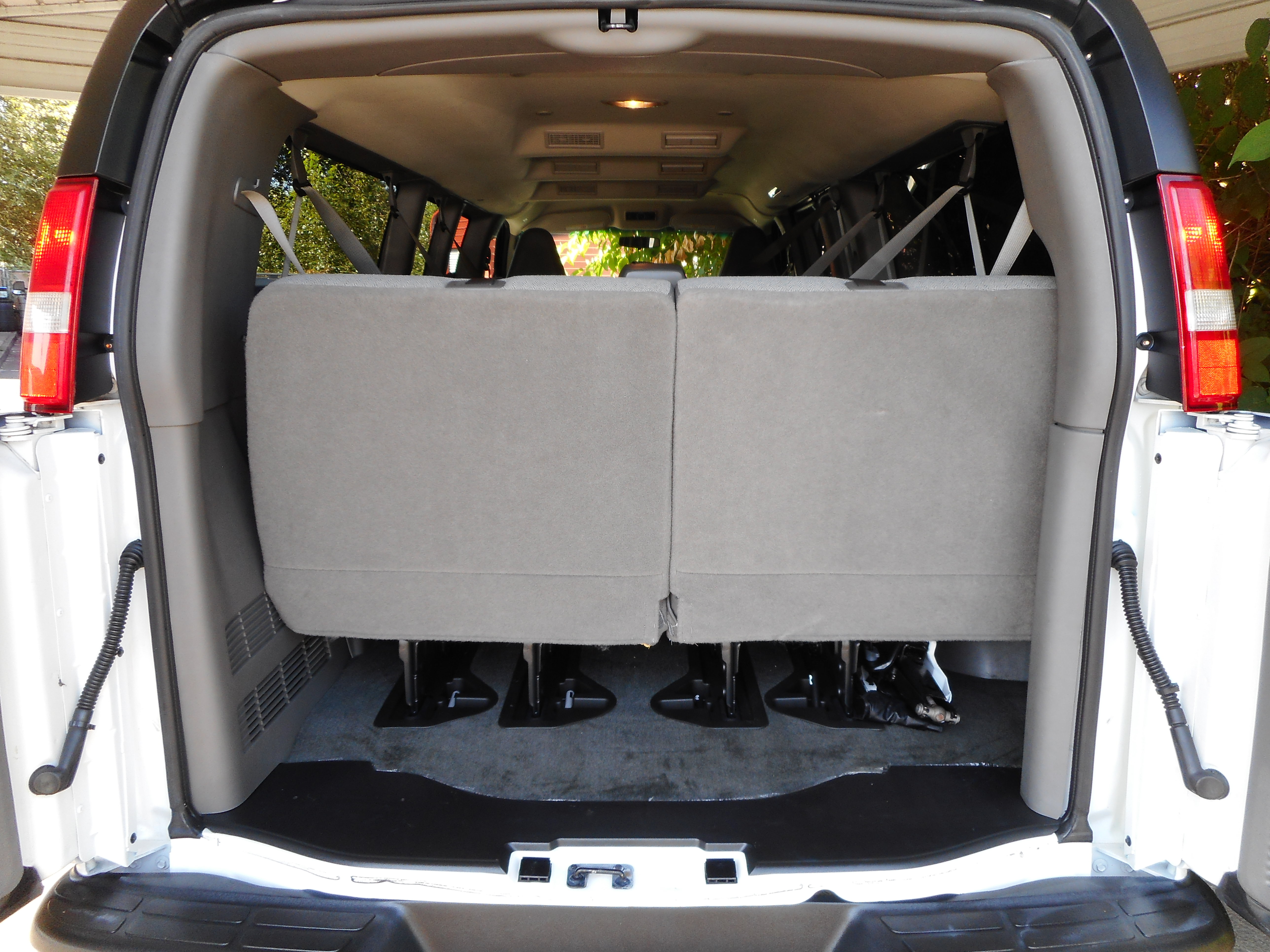 Used 2016 Chevrolet Express 3500 LT w/ LT Preferred Equipment Group RWD image 15