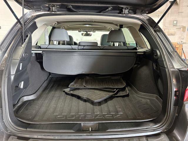 Used 2018 Subaru Outback 2.5i Limited AWD/4WD image 21