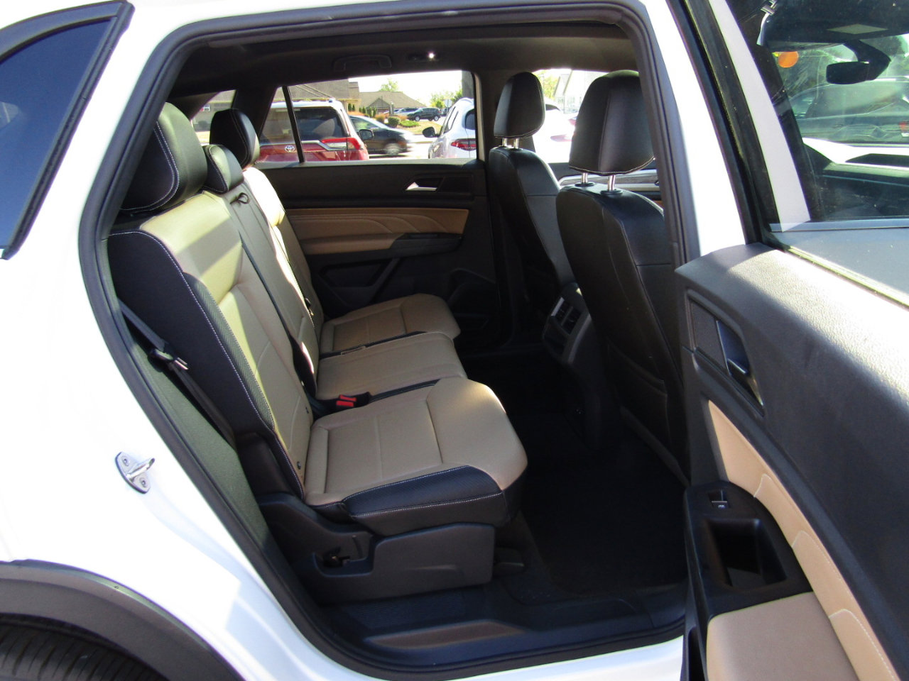 Used 2021 Volkswagen Atlas Cross Sport SE w/ Panoramic Sunroof Package image 26