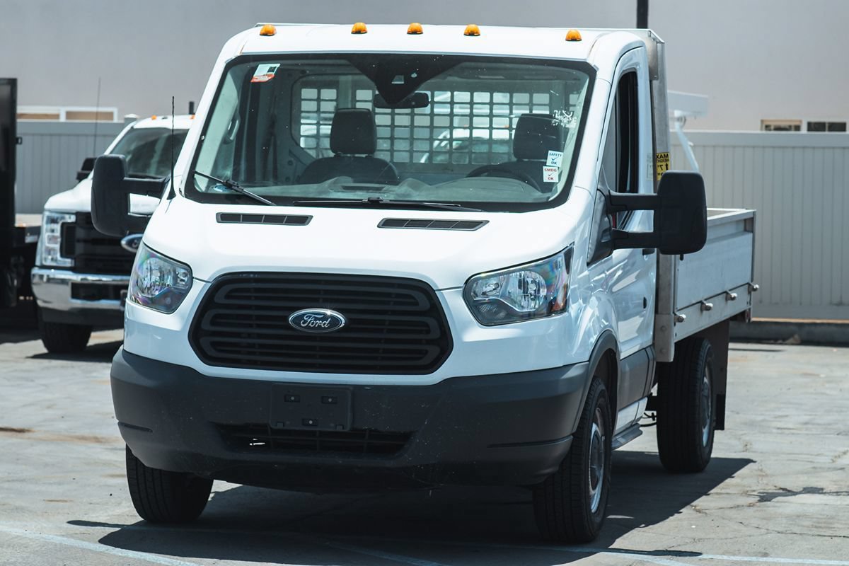 Used 2018 Ford Transit 250 138 RWD image 2