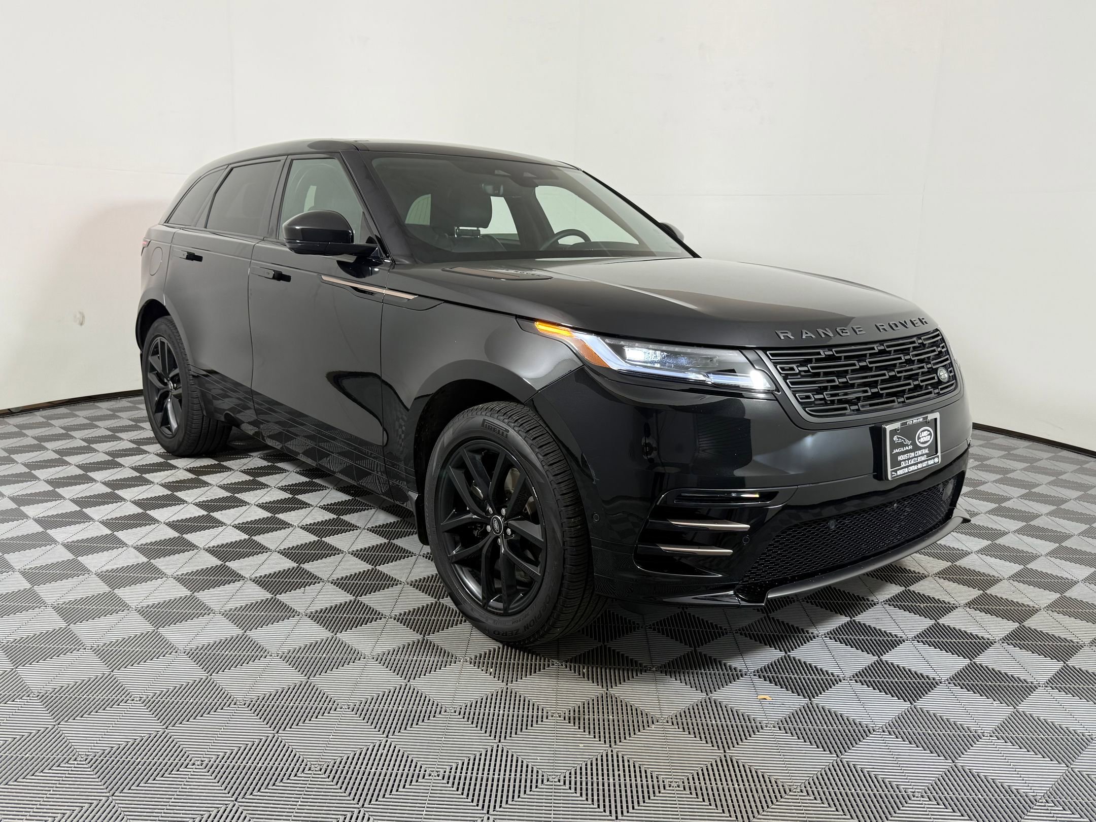 Used 2025 Land Rover Range Rover Velar Dynamic SE AWD/4WD image 6