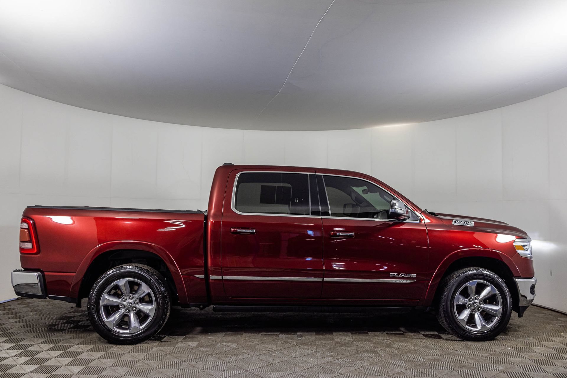 Used 2019 RAM 1500 Limited w/ Advanced Safety Group AWD/4WD image 18