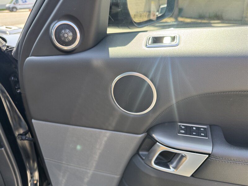 Used 2020 Land Rover Range Rover Sport SE AWD/4WD image 43