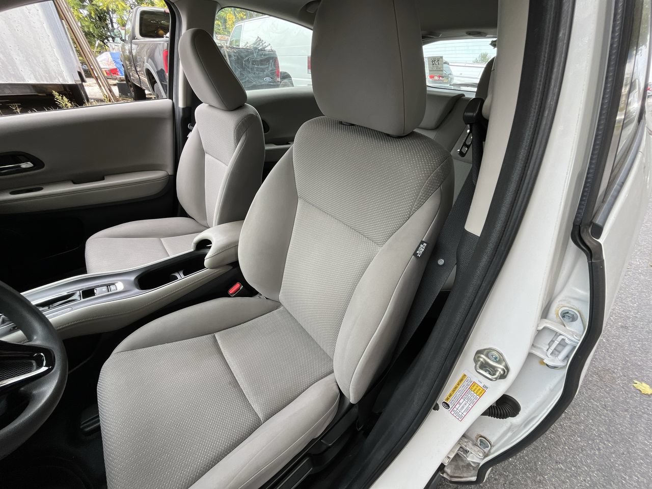 Used 2018 Honda HR-V LX image 5
