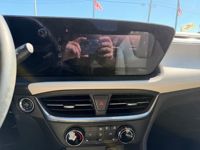 Used 2024 Buick Encore GX Preferred w/ Comfort Package FWD image 13
