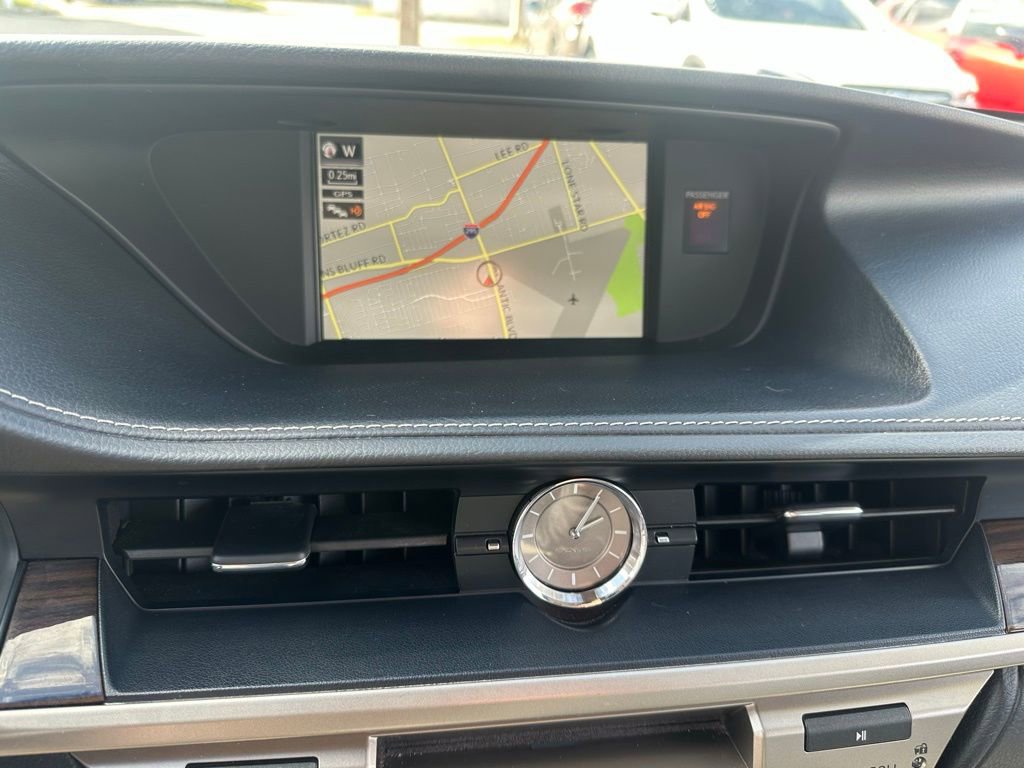 Used 2017 Lexus ES 300h image 30