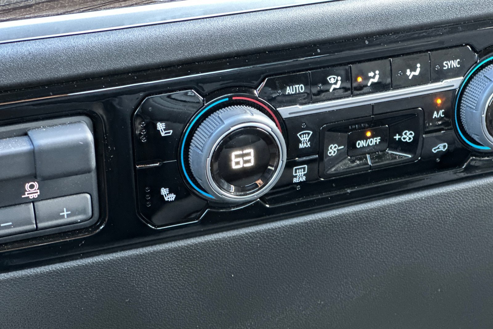 Used 2025 Chevrolet Silverado 1500 LT image 29