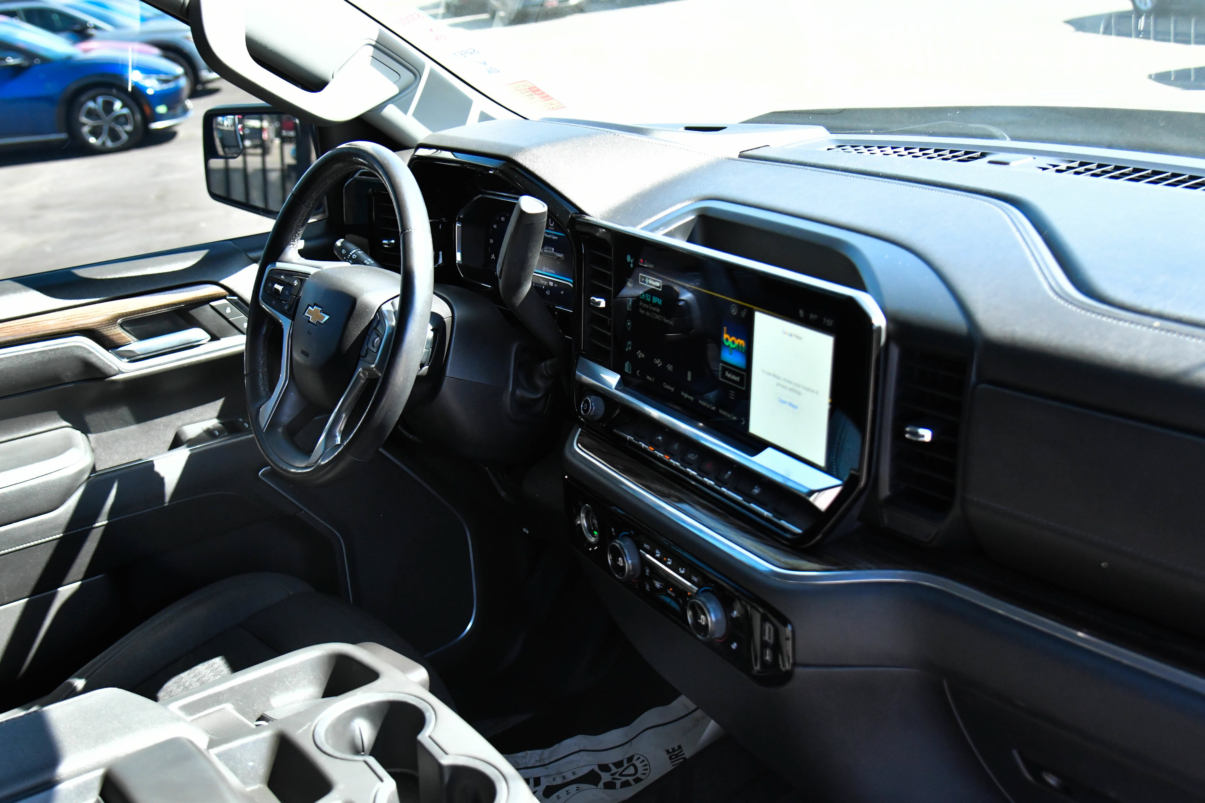 Used 2022 Chevrolet Silverado 1500 LT AWD/4WD image 47
