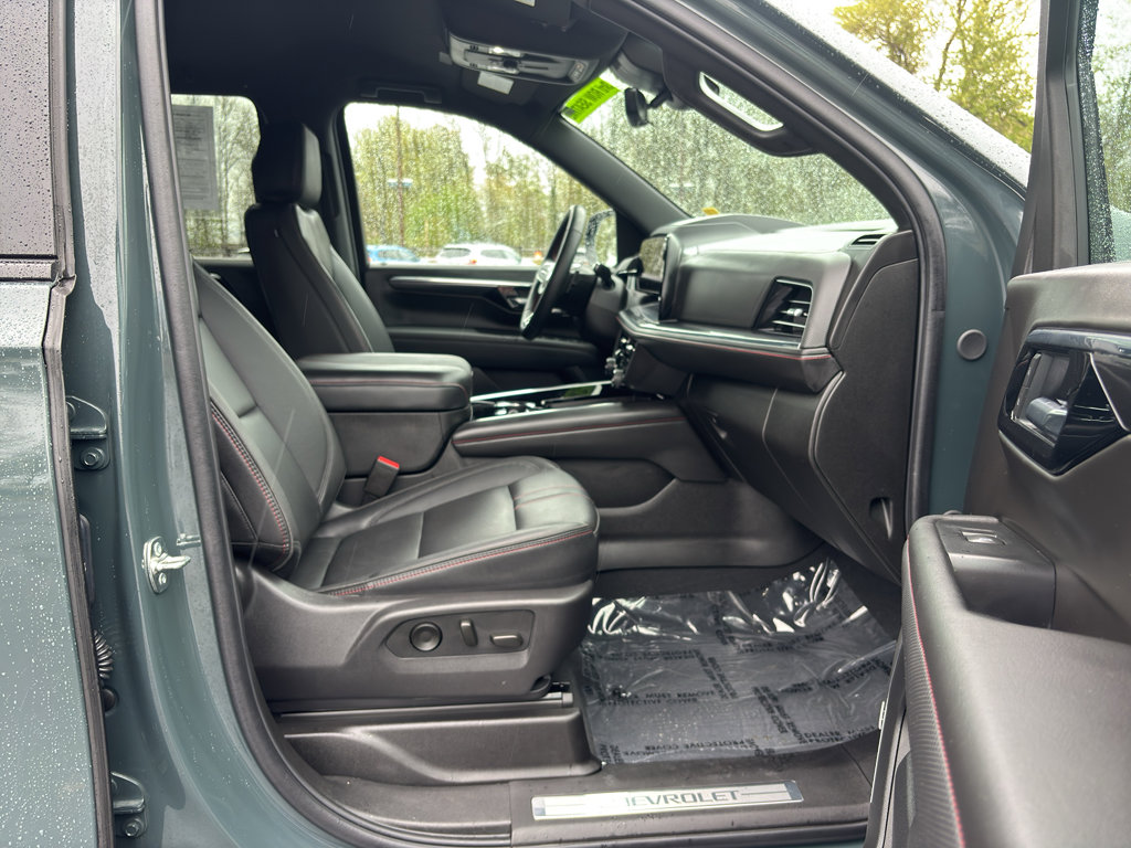 Used 2025 Chevrolet Tahoe RST w/ RST Performance Edition image 13