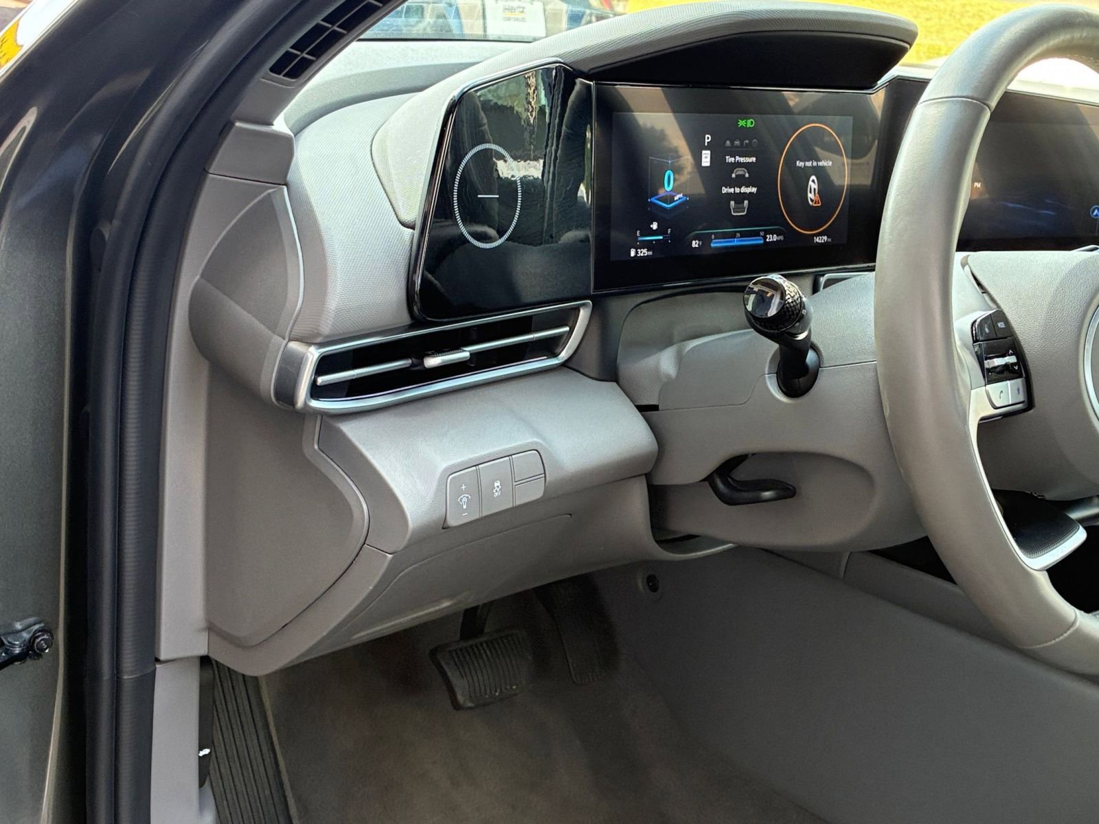 Used 2025 Hyundai Elantra SEL image 35