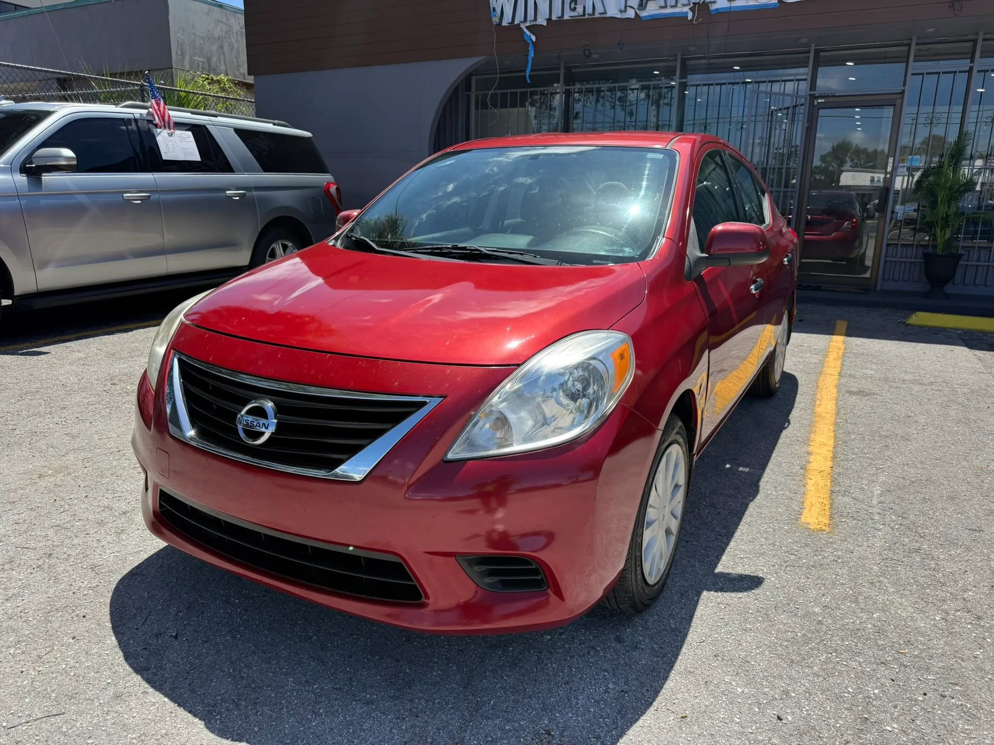 Used 2014 Nissan Versa SV FWD image 1