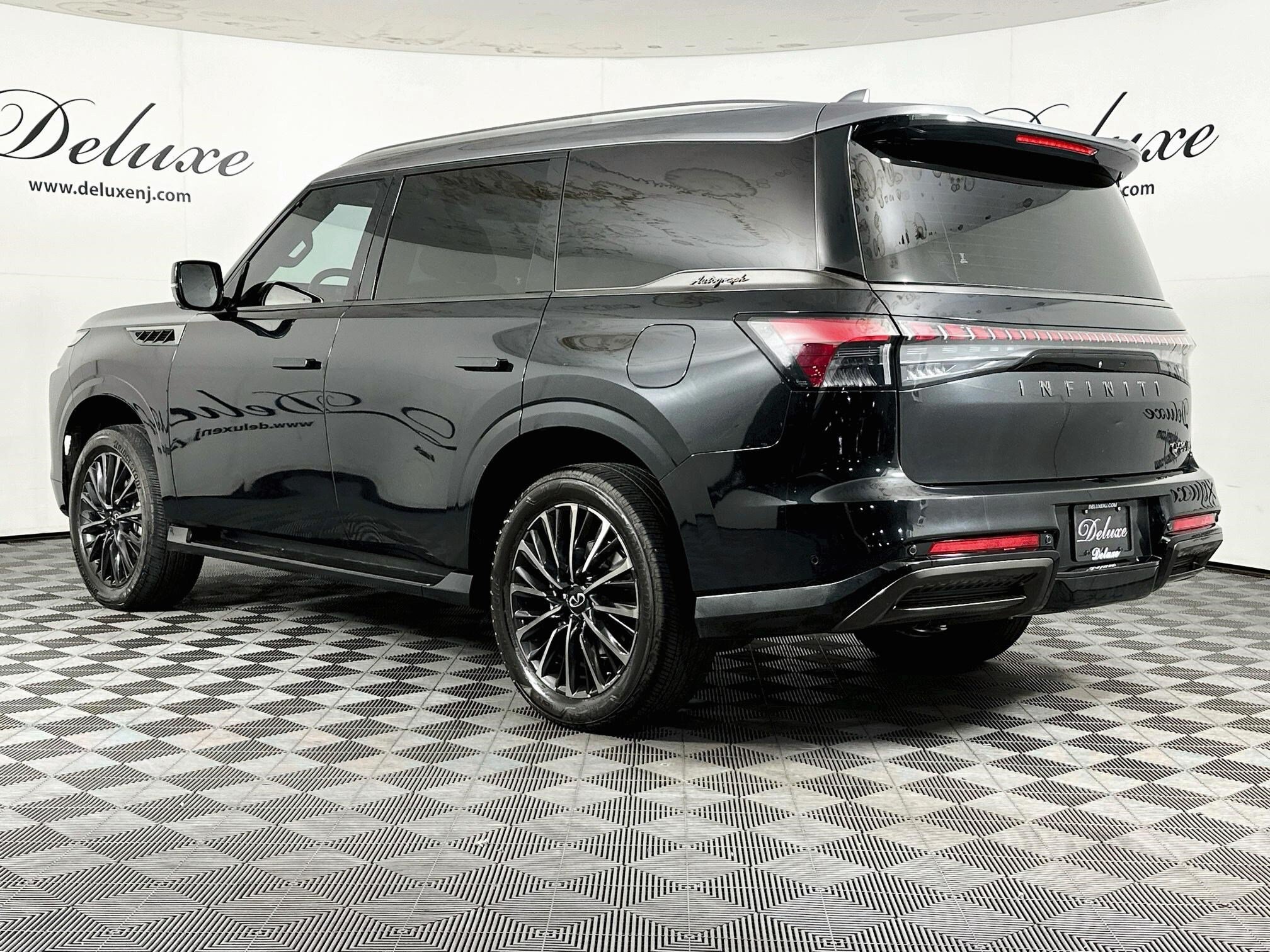 Used 2025 INFINITI QX80 Autograph AWD/4WD image 4