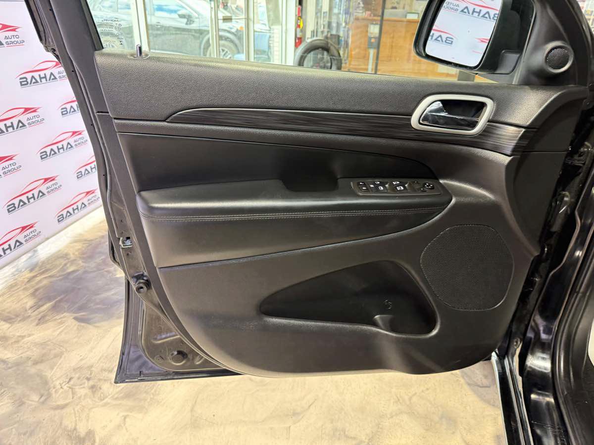 Used 2021 Jeep Grand Cherokee Laredo X AWD/4WD image 31