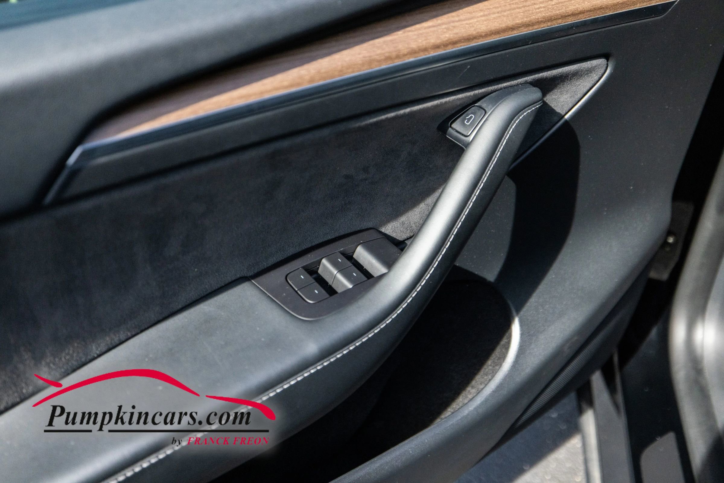 Used 2022 Tesla Model Y Long Range image 16