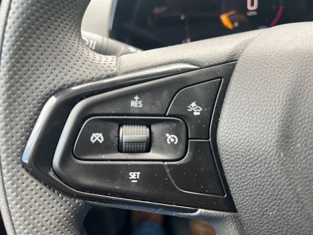 Used 2025 Chevrolet Trax LT w/ Sunroof Package FWD image 24