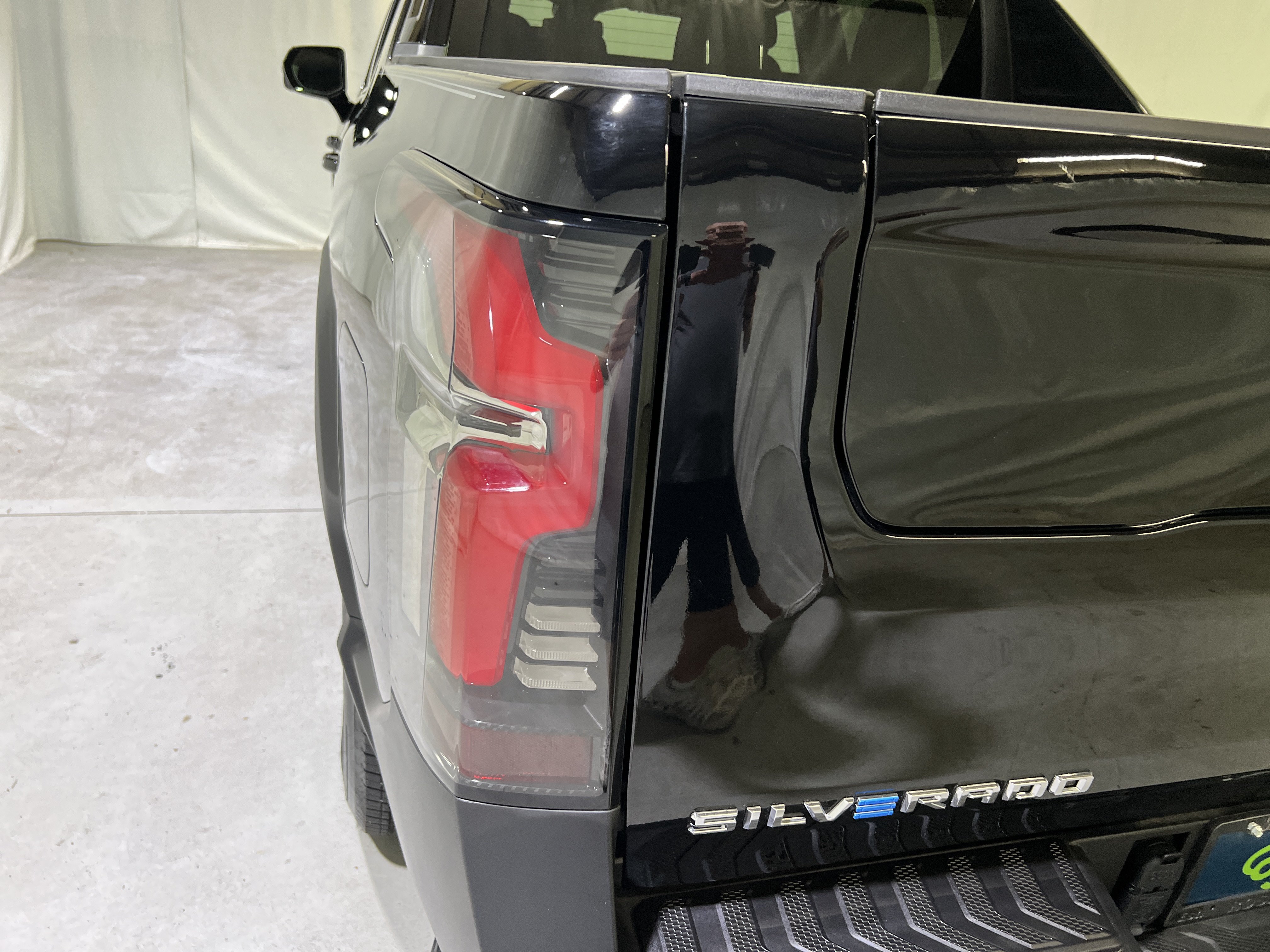 Certified 2025 Chevrolet Silverado EV LT AWD/4WD image 10