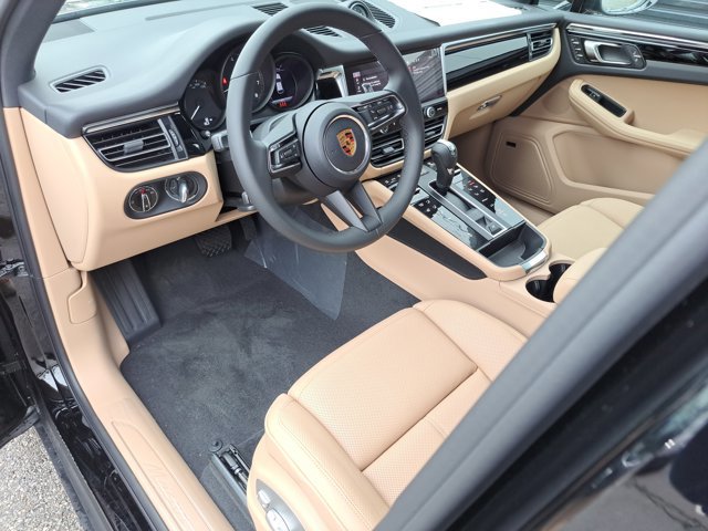 Used 2026 Porsche Macan AWD/4WD image 4